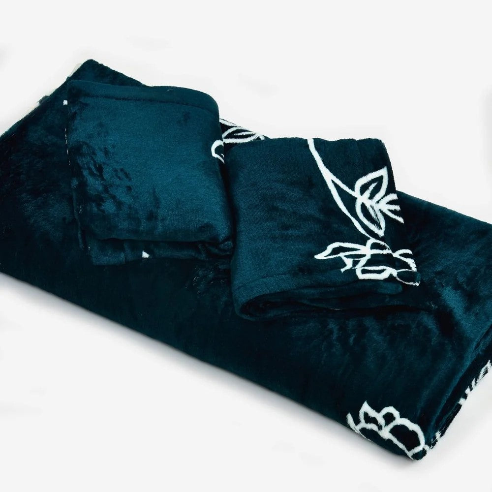 MVB Romantic Rose Charm Super Soft Velvet Double Bedsheet with Matching Pillow Covers